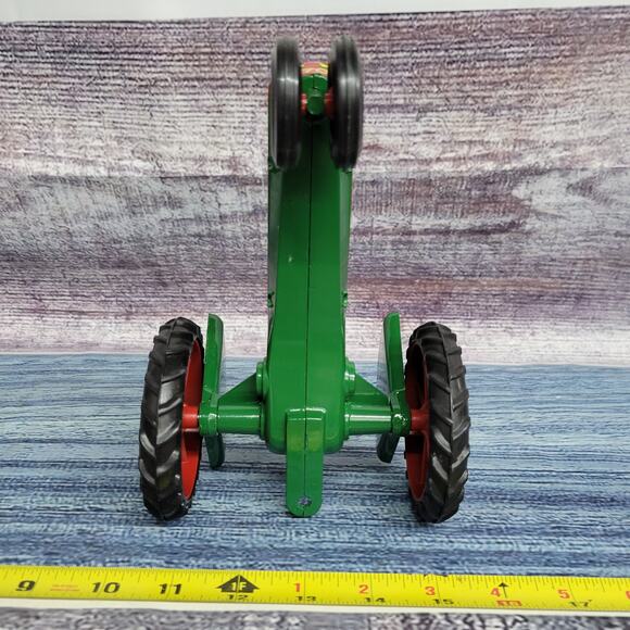 Scale models 1/16 scale Oliver row crop 70 diecast n/frontend tractor green/red - Picture 8 of 8